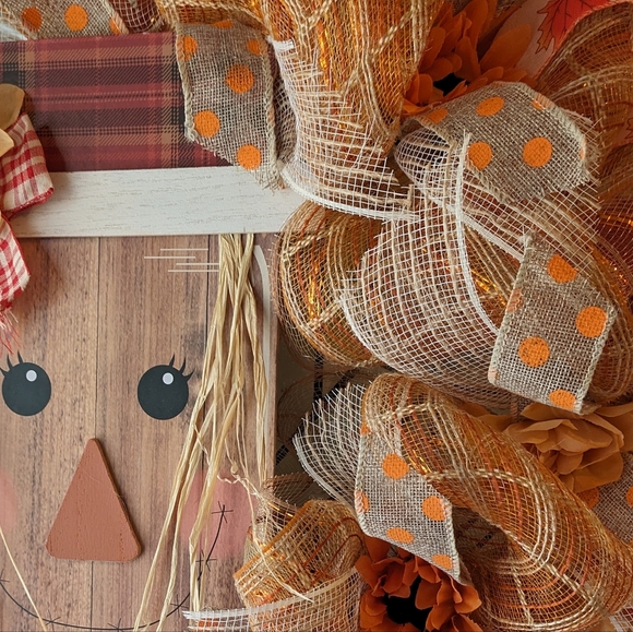 Pretty Betty Scarecrow Wreath - Picture 10 of 14